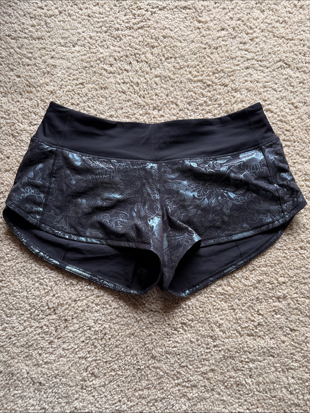 *Like New* Lululemon Speed Shorts | Size 6